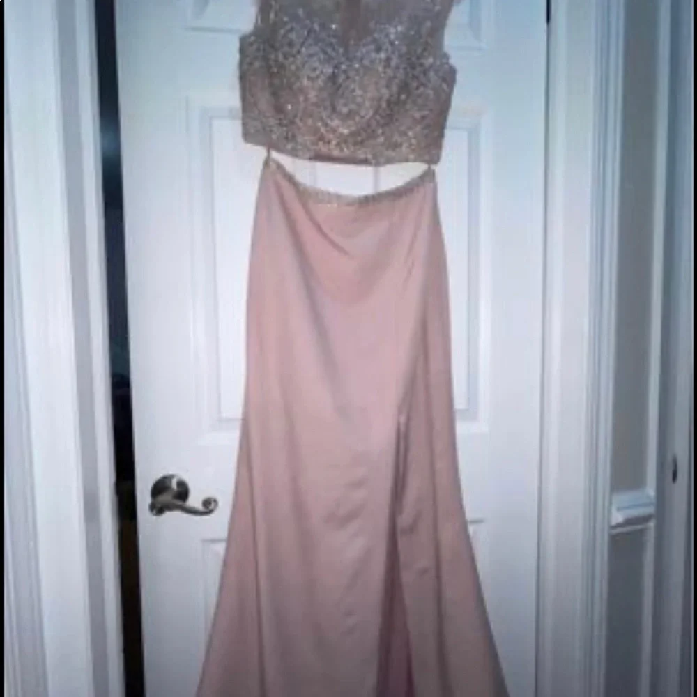 Two-Piece Light Pink formal dress. Worn once - Picture 5 of 6